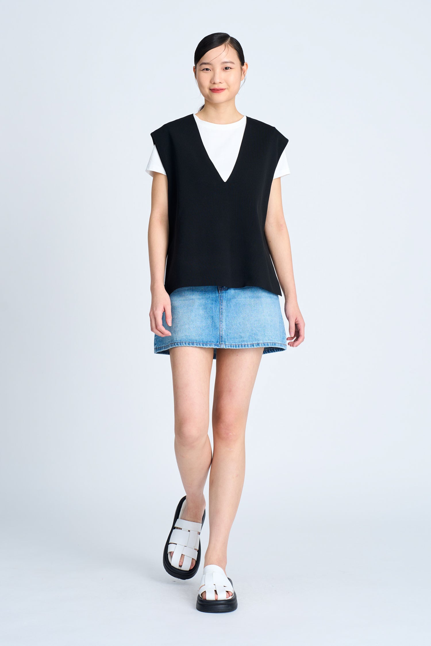 Knitted V-Neck Vest - Black